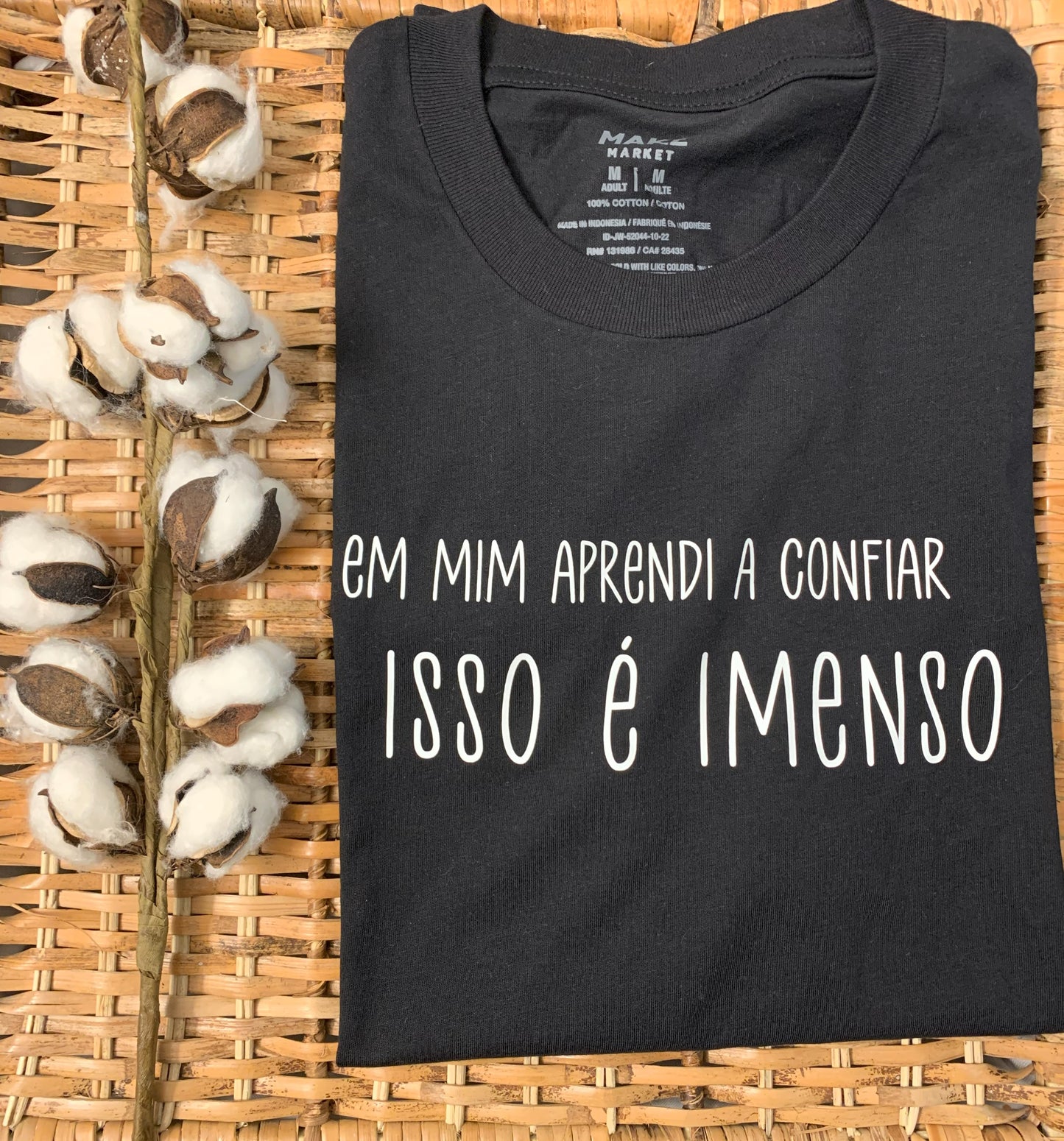 T-shirt  Em Mim Aprendi a Confiar